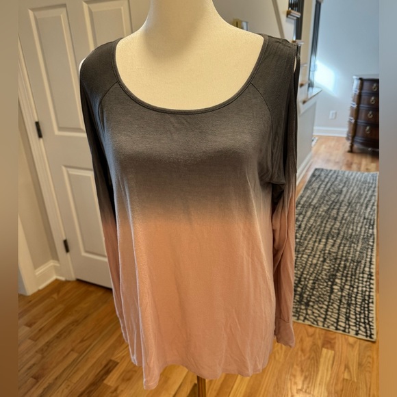 American Eagle Soft & Sexy Ombre Cold Shoulder Top - Picture 2 of 9